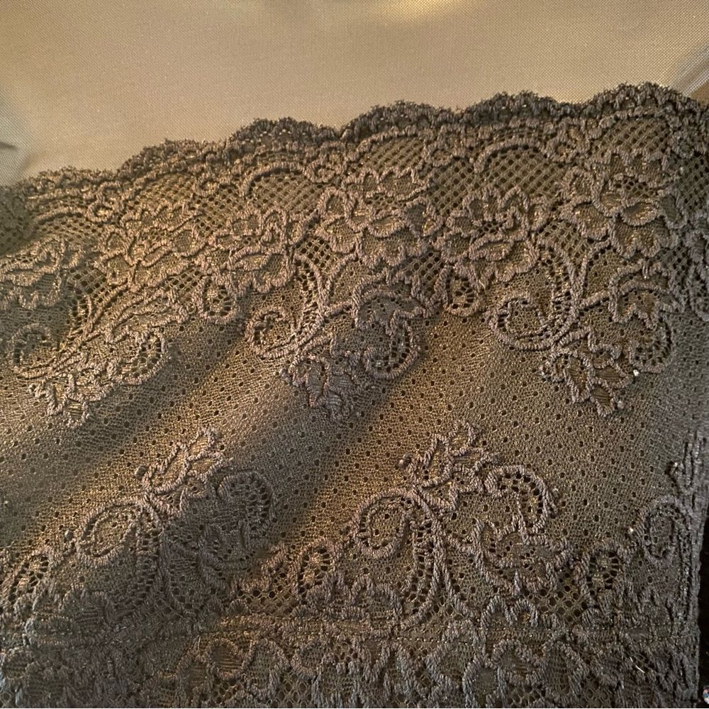 ✨ Lightweight Long sleeve crop top with lace and rhinestone details. Size Large - Picture 6 of 14